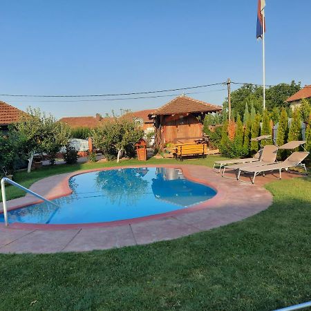 Guest House Rose Smederevska Palanka Exterior foto