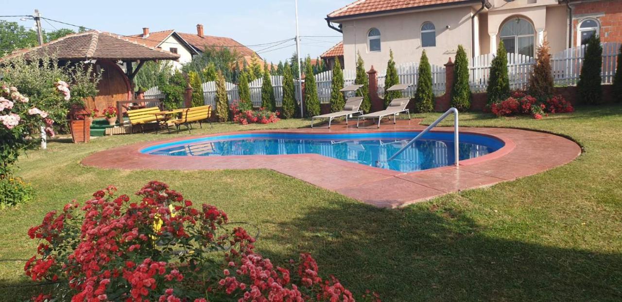 Guest House Rose Smederevska Palanka Exterior foto