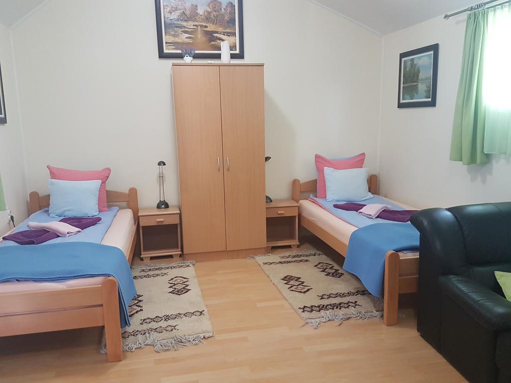 Guest House Rose Smederevska Palanka Exterior foto