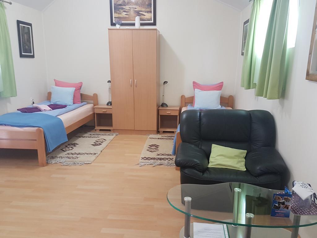 Guest House Rose Smederevska Palanka Exterior foto