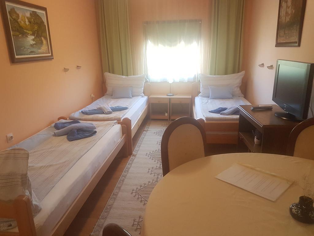 Guest House Rose Smederevska Palanka Exterior foto